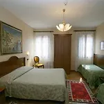 Hotel Atmosphere מלון 2*