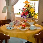 מלון Hotel Atmosphere 2*